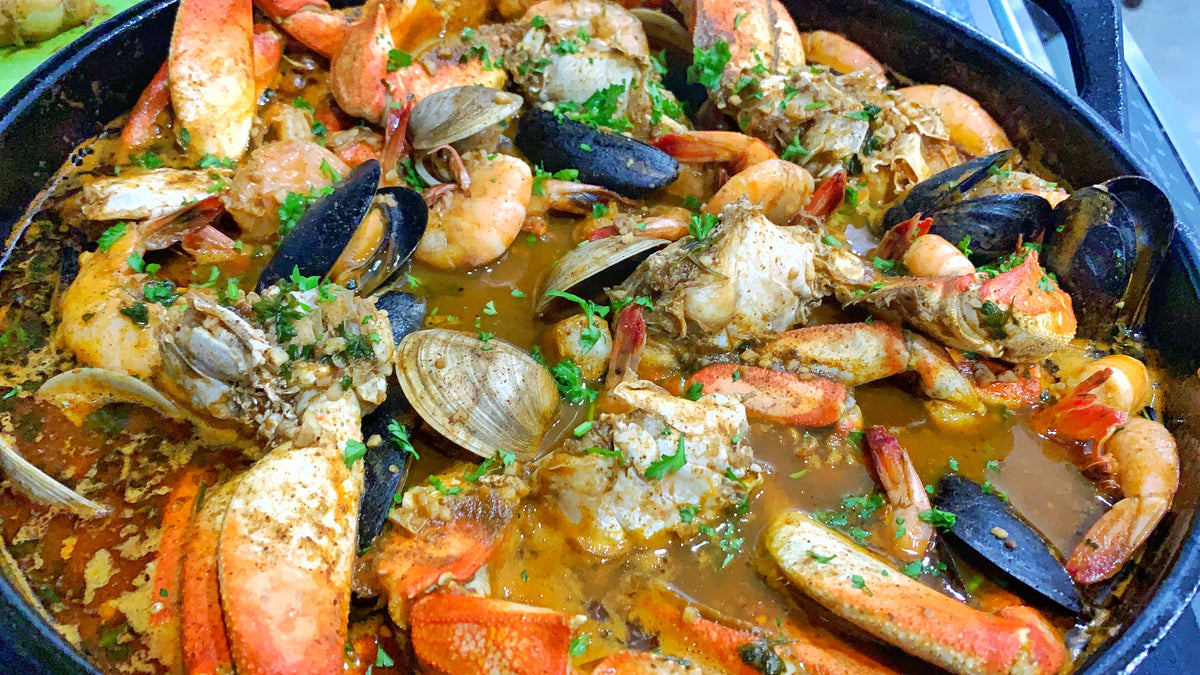 Garlic Crab Boil with Dungeness Crab, Shrimp, Mussels and Clams (GUMBO